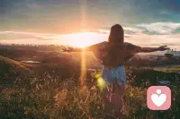 因寒冷而發(fā)顫的人，

最能體會到陽光的溫暖
 
                   惠特曼（詩人）