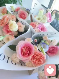 兩性相處中頂級的吸引力就是真的“得不到”

一，感情中，能讓所有人持續(xù)上頭的，唯有永遠不被征服的持久向上的生命力，俗稱得不到。很多人自然而然就會聯(lián)想到那句俗語，得不到的就是最好的。于是使勁作，使勁吊胃口，廣撒網(wǎng)釣大魚。最后不是被殺豬盤騙了，就是空軍收場。
你沒抓住核心，持久向上永遠不被征服的生命力！那些欲擒故縱的小把戲，玩得不過是姜太公釣魚，愿者上鉤，是想待價而沽，一心想被征服，只不過得賣個好價錢！而真正的核心是，你就從來沒想過看任何人的出價，你就從來不愿意被任何人征服。說句裝逼的話就是，身在局中，心已在五行之外，你不贏誰贏，你在控局啊！

二，為什么說永遠不被征服強大的生命力是核心？聊過能讓男女感情保鮮的秘訣，是要有敬重！講任何東西都不能看表相，表相只是內(nèi)因的最終呈現(xiàn)形式。那這個世界上所有的內(nèi)因無非人和事！人最底層的就是人性，事最底層的就是事物發(fā)展變化的規(guī)律和社會制定好的規(guī)則。而這兩樣都是永恒不變的，這就是為什么說一法通，萬法通！不論從哪個角度看透了人性，規(guī)則，規(guī)律，看別的也都是一樣的。

三，那今天就拿感情舉例。人性就是趨利避害，因缺有需。沒有任何物質(zhì)和精神好處的事情，沒人愿意干。你愛上任何一個人，本質(zhì)上都是他能提供給你，你想要的東西，不論是物質(zhì)上的幫助，還是精神上的陪伴滿足。你愛的都是他填補了你的缺失！你愛的是他對你的自戀認可！一旦啥也給不了你了，你心理肯定權(quán)衡利弊之后放棄！你一定有這個心路歷程，關(guān)系也就崩盤了！當然也有極少數(shù)人選擇忍受一無是處還家暴的丈夫，那無非是她內(nèi)心深處，對獨自一個人面對世界的恐懼無助更大，她寧愿選擇忍受，她也權(quán)衡過的。

四，人性又都有動物性的一面，天生慕強，天生渴望功名利祿，渴望功成名就！事物發(fā)展變化的規(guī)律也是低能量的一定會被高能量的吸引，并追隨高能量者！一旦你需要別人來填補你的弱點，本質(zhì)上你就處于弱勢了，就被拿捏了，你自然就是低能量位了。那么高能量者，作為給予一方，不可能是無窮無盡的給予，自然要去追隨更高能量的個體。

永遠向上的生命力，也就意味著永遠的高能量者，永遠不被征服，也就意味著永遠本自具足，不需要從外人那里求心力！反求諸己，一切向內(nèi)求！這是一種多么強大的心力！按照高能量吸引低能量的規(guī)律，注定像地心引力一樣，吸引人事物。

最后呈現(xiàn)出來就是，錢必然流向不缺錢的人，愛必然流向不缺愛的人！配圖