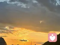 喜歡拍照各式各樣的云，高興時(shí)覺(jué)得它是自由舒展的，心情低落時(shí)，它也是身不由己，隨著環(huán)境的變化而變身配圖