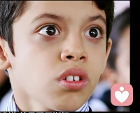 我們每個人心中都住著一個伊桑，都曾因為自己的“不一樣”而感到困惑和孤獨，教育的真諦不是把每個孩子都塑造成一個模樣，而是幫助TA們發(fā)現(xiàn)并綻放自己獨特的光芒，每個孩子都有自己的成長節(jié)奏，就像不同的花兒有不同的花期。家長需要改變用統(tǒng)一標準衡量自己的孩子，忽略了孩子的獨特性。我們太容易給孩子貼標簽“笨”“不聽話”“問題兒童”這些標簽往往成為自我實現(xiàn)的預(yù)言，扼殺了孩子的潛能。當今社會總是在談包容，但真正面對“不一樣”時我們往往選擇排斥而非理解，包容需要真正的理解和行動。改變不需要多么宏大的舉動，有時間一個理解的眼神、一句鼓勵的話 就足以改變一個孩子的一生，今天你怎樣對待一個孩子，明天你將收獲一個怎樣的大人。每個孩子都值得被愛、被包容、被尊重。配圖