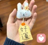 不必逼自己变得完美，不必追赶任何人的脚步。接纳自己的不擅长，珍惜自己的小真诚，慢慢来，你值得被世界温柔以待，也值得被自己坚定偏爱。配图