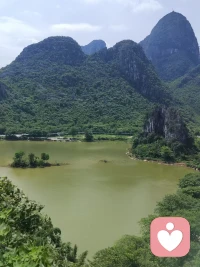 我們的靈魂來自于天空，我們的肉體，來自于塵埃。好好愛自己。配圖