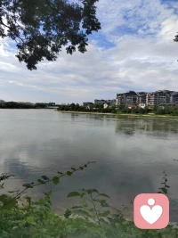 陽光，水，空氣，幾乎都是免費的，太陽??不會因為你是惡人，不照耀你………，而我們不過是人間的過客………，一切都是體驗，什么都帶不走。配圖