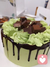 蛋糕分你甜蜜，檸檬茶共飲清爽，愿日子像這般美好，歲歲常歡愉，年年皆勝意，生日快樂喲??配圖