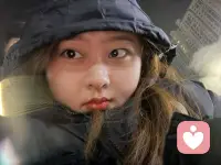 你不经意的温柔，是我反复沉溺的瞬间。
你漫不经心的温暖，我年复一年地流连。