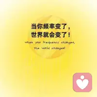 【创伤后应激障碍：在黑暗中，为自己点一盏灯】

经历过重大创伤（如灾难、暴力、意外）的人，心灵会像被暴风雨摧毁的房子，每一阵风都能唤起恐惧。创伤后应激障碍（PTSD）不是“矫情”，而是大脑在拼命保护你，却用错了方式。

疗愈思路是“接纳创伤，而非对抗”。比如，不要强迫自己“快点好起来”，而是告诉自己：“我现在很痛，但我允许自己慢慢愈合。”可以通过“安全岛想象”（闭眼想象一个让你安心的场景，比如童年的小院）、“身体扫描”（深呼吸时感受身体哪个部位紧张，轻轻安抚它）来重建安全感。

身边人能做的：① 别追问“发生了什么”，可以说“我在，你想说的时候我听”；② 陪他做一些“小事”（散步、听音乐），用陪伴代替安慰；③ 鼓励他接触“新体验”（比如学陶艺），让大脑知道“世界不全是危险的”。

创伤疗愈是一场漫长的“重生旅行”。当你不再把创伤当成“耻辱”，而是看成“生命的勋章”，黑暗里会慢慢透出光，那些恐惧会化作你更强大的铠甲。下期，我们聊聊适应障碍的应对，记得来看~
