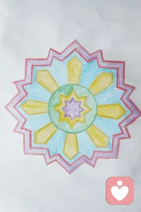 午安 ??
 用一幅曼陀羅整理了上午的思緒，恢復了內心的秩序與能量。下午還要進行一場深度的學習復盤——走向專業，離不開終身學習的堅持。
 這也讓我想起我們常談的「內在小孩」。
想邀請你進行一個「看見」的練習：
如果今天你因為某件小事，產生了突如其來的憤怒、委屈或不安…
請別急著批評自己。這很可能，是你內心深處那個小孩發出的信號。
試著停下來，深呼吸，然后溫柔地問他/她：
“你想起了什么？此刻，你需要什么？”
不必急于得到答案，單是這份「看見」的意愿，就充滿了療愈的力量。
愿我們都能更溫柔地，對待自己內心的每一個部分。
＃歡迎與我鏈接＃內在小孩療愈＃看見內在的自己