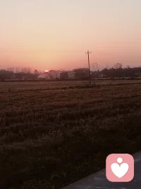 你不必是完美的圆，有棱角、会犯错，才是鲜活的你。
那些你以为的“不完美”，其实都是独一无二的印记，值得被温柔拥抱。