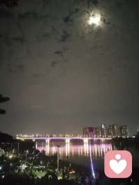 ?快樂不是偶然發生的，而是由你的選擇決定的。? ——說明快樂的主動性。??配圖