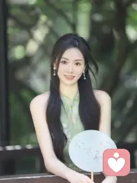 “喜欢是声色犬马，一晌贪欢；而爱是过尽千帆，温酒煮茶共杯盏。”