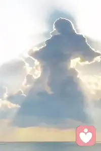 这里是一篇关于忧郁症自助的短文，希望能为你提供一些支撑：

与自己和解，慢慢来

忧郁不是你的错，也不是性格软弱，它更像是心灵的一场重感冒。自助的第一步，是停止自责——允许自己暂时“躺平”，承认当下的无力感。

试着把目标变小：不想动，就只是在床边坐五分钟；吃不下饭，就喝一杯温水。微小行动比宏大计划更能打破僵滞。同时，别独自硬撑，哪怕只说一句“我最近不太好”，也是向光亮挪动一步。

如果念头沉重到让你透不过气，请务必寻求专业医生的帮助。这不是失败，而是你正在努力拯救自己的证明。

不用急，慢慢走，也是一种前进。