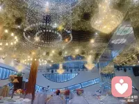 人間即道場(chǎng)，“好的關(guān)系”是救贖。因?yàn)槿穗H關(guān)系 太難相處，所以衍生了各種各樣的神話。在神話里，孤獨(dú)是最好的，在關(guān)系中得不到愛就自愛。其實(shí)，我們渴望找親密關(guān)系，是在尋求自己被照見。配圖