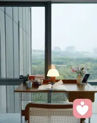 我的神仙工位??
在這里看書看風景
我能夠坐一整天??配圖