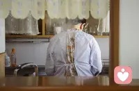 真正的亲密不是一个人扛起所有，而是两个人一起面对。那些让你觉得「累」的部分，恰恰是需要被看见、被分担的脆弱。