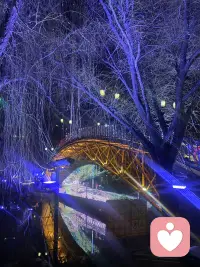 在男女關系中，如果一段感情無法長久維系，而你又深陷其中，忘不掉某個人，舍不得放下時，請認真閱讀下面這十一段話，或許能讓你豁然開朗。
第一，首先要做的就是斷聯。一段沒有結果的感情，只會不斷消耗你的情緒。反復地聯系與糾纏，對雙方而言都是極大的折磨和傷害。有時候，放手并非是對彼此的辜負，放他回歸茫茫人海，才是最大的尊重與誠意。
第二，當愛上一個不可能在一起的人時，切記不要糾纏他，不要傷害他，更不要哭鬧。別讓這份感情變質，淪為一場災難，也別讓自己成為對方最厭惡的那個人。
第三，即便再痛苦、再難受、再不舍，也要咬牙忍住。堅持五天、半個月、一個月，甚至半年、一年，你會發現，曾經心心念念渴望見到的人，不再有那么強烈的見面欲望了。從最初的心如刀割，到后來的如釋重負，最后連交流的欲望都沒有了。時間會過濾掉很多不值得的人和事。
第四，若你真心想要放下對方，結束一段感情，就必須狠下心來斷絕聯系。從此不再過度關心對方，不再介入他的生活，不再刷他的朋友圈，真正做到對他的一切毫不在意，內心平靜如水，不再泛起一絲波瀾。
第五，愛上一個人并不可怕，可怕的是愛上一個無法相守的人。那時你才會體會到什么是無能為力，情緒在開心、心痛、不舍和想要放棄之間反復搖擺。這種既想糾纏又想放棄的感覺，真的會把人折磨得痛苦不堪。其實自己心里明白，道理都懂，可就是無法狠下心來，每天都在是否放棄的邊緣糾結，愛與不愛在內心激烈拉扯。
第六，一旦兩個人斷聯，不再有任何關聯，隨著時間的推移，你會逐漸淡忘對方。不僅不會再想念，心里也不會再牽掛，不再在意和關注他的生活，從而真正做到徹底忘記過去。
第七，宮崎駿先生曾說過：“過去的有些事情不一定要忘記，但一定要放下。”深以為然。人生在世，我們會經歷許多事，遇見許多人，并非所有事情和人都能如我們所愿。所以，我們要學會“拿得起，放得下”。尤其是對于那些愛而不得、不能愛或者不愛自己的人，更應如此。
第八，如果兩個人真的無法走到一起，注定沒有結果，那么主動放手，讓對方去尋找屬于他的幸福，也是一種明智的選擇。
第九，說實話，當一個人深深愛著另一個人時，內心還是希望對方能夠過得幸福。甚至為了對方的開心和幸福，甘愿委屈自己。
第十，時間是最好的療傷良藥，再深的傷痛，終有一天會被撫平，再清晰的記憶也會逐漸模糊。這世上愛而不得的人太多了，見過花開就已足夠，何必執著于花落何處。至少曾經有過美好的瞬間情感#配圖