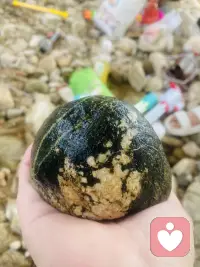 不要动不动就焦虑，记住，能赖别人的事就不要往自己身上揽，能往别人身上推的事，就不要自己扛。一个人不喜欢你，那是他的问题，一群人不喜欢你，那是他们串通好的，看不惯你的人，建议他抠瞎自己的眼，不管到啥时候咱都不要跟自己较劲，读过书没有，风吹哪页看哪页，哪页难懂就撕了它。主打的就是对的起自己