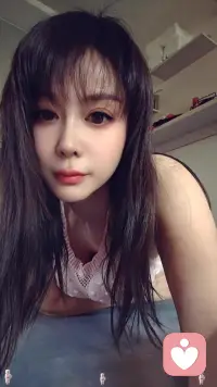 好的婚姻从不是拖对方上岸，是两个人一起划向对岸，恋爱可以跟着感觉走，婚姻得带着脑子过。