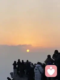 沉重的内心压抑，如同石头般沉重，让人感到无比疲惫。配图
