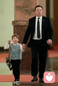 #家庭治疗中孩子的创伤也是一种疗愈

   倾听师要做的并不一定是着急让让孩子变好，而是接纳和允许孩子可以变好，也可以不改变。父母做的不是不对，而是不会。家长要做的稳定的接纳孩子的情绪，家长缺乏持对孩子的爱的续稳定性。爱本应该是无条件的。