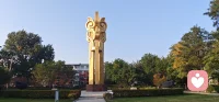#“触摸”东北7200年前远古的脉搏

    辽沈文明，新乐母系氏族聚落。太阳鸟为图腾，玉珠藏匠心，
这是属于东北大地远古先民的浪漫与信仰。