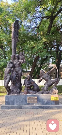 #“触摸”东北7200年前远古的脉搏

    辽沈文明，新乐母系氏族聚落。太阳鸟为图腾，玉珠藏匠心，
这是属于东北大地远古先民的浪漫与信仰。