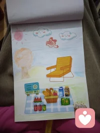 今晚花時間在拼貼本上制作了拼貼作品，它的名字叫秋游記。配圖