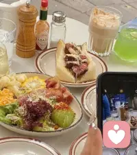 稻盛和夫有一句话
特别适合鼓励陷入迷茫时的我们
渔夫出海前 并不知道鱼在哪里
可是他们还是选择出发
因为他们相信 一定会满载而归
人们很多时候选择了才有机会
是相信了才有可能