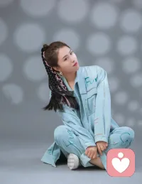 深夜療愈 | 你的情緒，值得被溫柔接住
 我們總在扮演“情緒穩(wěn)定”的成年人，把委屈調(diào)成靜音，把疲憊藏進(jìn)深夜。可那些沒(méi)說(shuō)出口的“我很難過(guò)”，那些獨(dú)自消化的“沒(méi)關(guān)系”，從來(lái)都不是小題大做。配圖