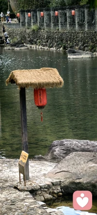 生活逼著你低下頭，不是為了讓你認輸的，有些經歷是讓你看清人心，有些教訓是讓你讀懂了人性，有些路走過了才知深淺，有些人交過便知冷暖，生活逼著你低頭，不是為了讓你認輸，而是讓你看清腳下的路，看清生。身邊的人配圖