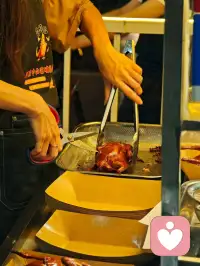 因缘这事真的靠缘分。别天天想着脱单。先把自己活明白。是你的跑不掉。不是你的求不来，与其在烂桃花里打转。不如提升自己。你若盛开蝴蝶自来，慢慢来。属于你的正在路上配图