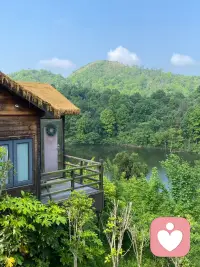 《耕耘心境——随缘良人》
年龄从来都不是用来衡量感情的标准！
有的人还在校园里奔跑，就能遇到自己想用一生时间去保护的人，有的人年过花甲，依然可以碰到知冷知热的人！
其实，阻挡我们的从来都不是年纪，而是心境！
若你向爱而生，你抬头四望，入眼之处尽是花朵！
若你背爱而行，你辗转反侧，环顾四方一切荒凉。配图