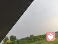 骑行的中途可能是浪漫，也可能是在大桥下避雨，不过也有收获，分享一下。不过在照片和视频里不光有🌩闪电，还拍到了不可言说却真实存在的东西🍀配图
