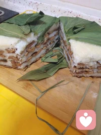 昨天和老友聊天，果真同频最畅快。见面对我直接开门见山，祖坟和阳宅调整得不错嘛，我说你怎么看出来的？老友说你昨天上香，一把香对香直接着火，我就知道你现在福德分有盈余，而且这些福德分大部分不来自你，而是祖辈和风水的加持。后来又聊了中医还有周易以及风水的一些迷惑的点，最后互看了一下对方人生剧本，华盖气余，四库入墓，都笑起来了。