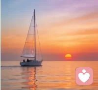 当一个女人能把独处过成一种享受，
而不是一种煎熬时，
说明她的内心世界是稳定而富足的。
真正的幸福，会滋养出一个人的孩子气，
纯粹而认真!配图