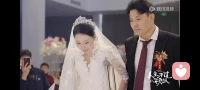 人间一直有真情

何其不幸又幸运
为何平凡又不平凡
被珍惜的爱如宝石
璀璨又让人感动配图