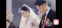 人间一直有真情

何其不幸又幸运
为何平凡又不平凡
被珍惜的爱如宝石
璀璨又让人感动配图