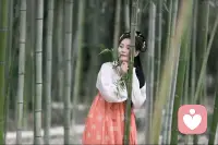 🏮.我看见，
每一份情绪都是信使，
每一个渴望都值得被看见。
在接纳的土壤里，
自我开始舒展，
生命得以安放、绽放，
这便是接纳之美，
是与自己温柔共生的艺术。