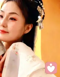 不執著于向外求索的期待，把日子花在滋養自己上——讀一本慢下來的書，養一份不慌張的熱愛，守一份不急躁的初心。

當內心被美好與豐盈填滿，就像花兒自顧自綻放，自然會引來蝴蝶與清風。那些你曾期盼的認可、奔赴，從來都不是求來的，而是你發光時，自會有的奔赴。??配圖