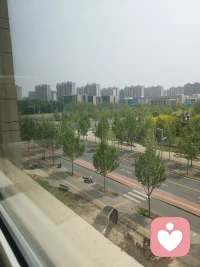成年人的崩溃，往往都藏在“没事”两个字里。

工作的压力、关系的内耗、无人理解的委屈，其实都可以被好好安放。

我在这里，陪你把情绪慢慢说开，给你一个安全的情绪出口。配图