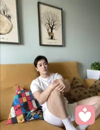 亲爱的你，无论此刻正经历着什么，都请记得：生活之所以精彩，是因为它充满了未知与挑战。拥抱每一个当下，因为正是这些瞬间，构成了你独一无二的人生故事