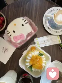 平日里我作息安稳，甚少出门，多数日子守在屏幕前承接来访者的情绪与迷茫，今日难得被朋友约着外出小坐喝咖啡。暂且关掉对话框，跳出咨询师的角色，伴着咖啡香气闲谈度日。
短暂的松弛不会冲淡我对这份工作的热爱，恰恰是这样细碎的相聚补给心力，休整过后，依旧满怀热忱回归这里，继续陪伴需要倾诉的人。配图