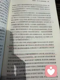 人这辈子逃不开四件扎心事实——早晚要死、凡事都得自己选并承担后果、再亲密的人也没法完全懂你、世界本来就没给你安排好活着的意义。

很多人焦虑、抑郁、活得难受，不是心理有病，是一直在躲开这几件事。
心理治疗不是帮你彻底消灭痛苦，而是学着正视这几件事，自己做主过日子，亲手给自己的生活找意义。