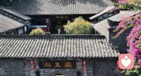 自古万男靠不住，女子应怀木兰心。
与其扶他凌云志，不如自挣万两金。
倘若自能生羽翼，何须俯首仰云梯。
他日身登乾坤顶，亦有黄金亦有君。