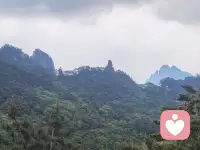 跟我的來(lái)訪者聊天，突然想寫幾句
千鈞悲歡一肩擔(dān)，化作長(zhǎng)歌一笑還。肝膽長(zhǎng)懸照春秋，此身已寄好河山。配圖