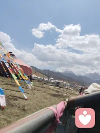 亲爱的小孩，我们终于长到了这般年岁，上可共情长辈沧桑，下可理解少年锋芒，对有情的人有情，对无情的人无情，对共情的人共情，愿你年年顺遂，月月平安配图