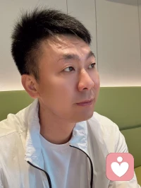 我们在梦里似曾相识，现实中你的故事来找我诉说，我一直都在……阿伟