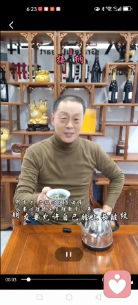《天自安排》
做人要像花一样，
不管有没有人欣赏，
你都一定要绽放。
绽放不是为了别人，
而是为了活出更好的自己。
这个世界上有些人会把你当童话，
有些人会把你当神话，
也有些人还会把你当笑话。
没关系，怎么看都是别人的。
如何活，才是自己的。
不做别人的赏物，只做绚烂的自己。
花若盛开蝴蝶自来，
心若精彩天自安排。