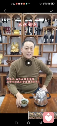 《三把钥匙》
人这一生要学会改变自己，
不要试图改变别人。
人生有三把钥匙，接受、改变、放下。
若接受不了，就去改变。
若改变不了，便学会放下。
生活处处是成长，成长本身就是人生。
慢慢放下焦虑，好好拥抱自己。
如果已经竭尽全力，那就去顺其自然。