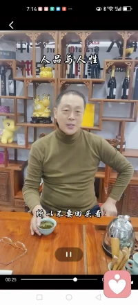 《爱到身不由己》
自己在乎的东西，别人碰一下都觉得是在抢。
爱到骨子里的人，别人聊一下都担心会失去。
也许这就是爱情！
在乎才会胡思乱想，
爱你才会醋海翻浪。
不是不信任，也不是不给你空间，
而是爱你爱到身不由己