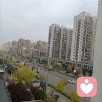 喜欢漫无目的的开车～给自己放松一下！
随心随性！
春天的颜色，美的入眼入心！
回家发现楼下的风景也很美！
只是离得近反而忽略了变化！
一站有一站的风景，只要用心欣赏
一朵花，一片叶子，都很美！配图